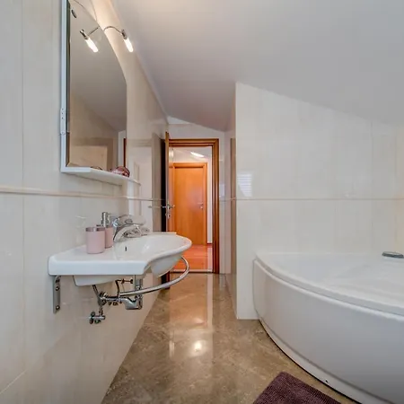 Luxury Galla Apartment